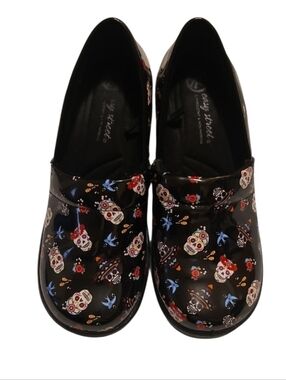 Easy Street Black Sugar Skull Clogs with Red & Blue Accents. Fits Like A 7_7.5
